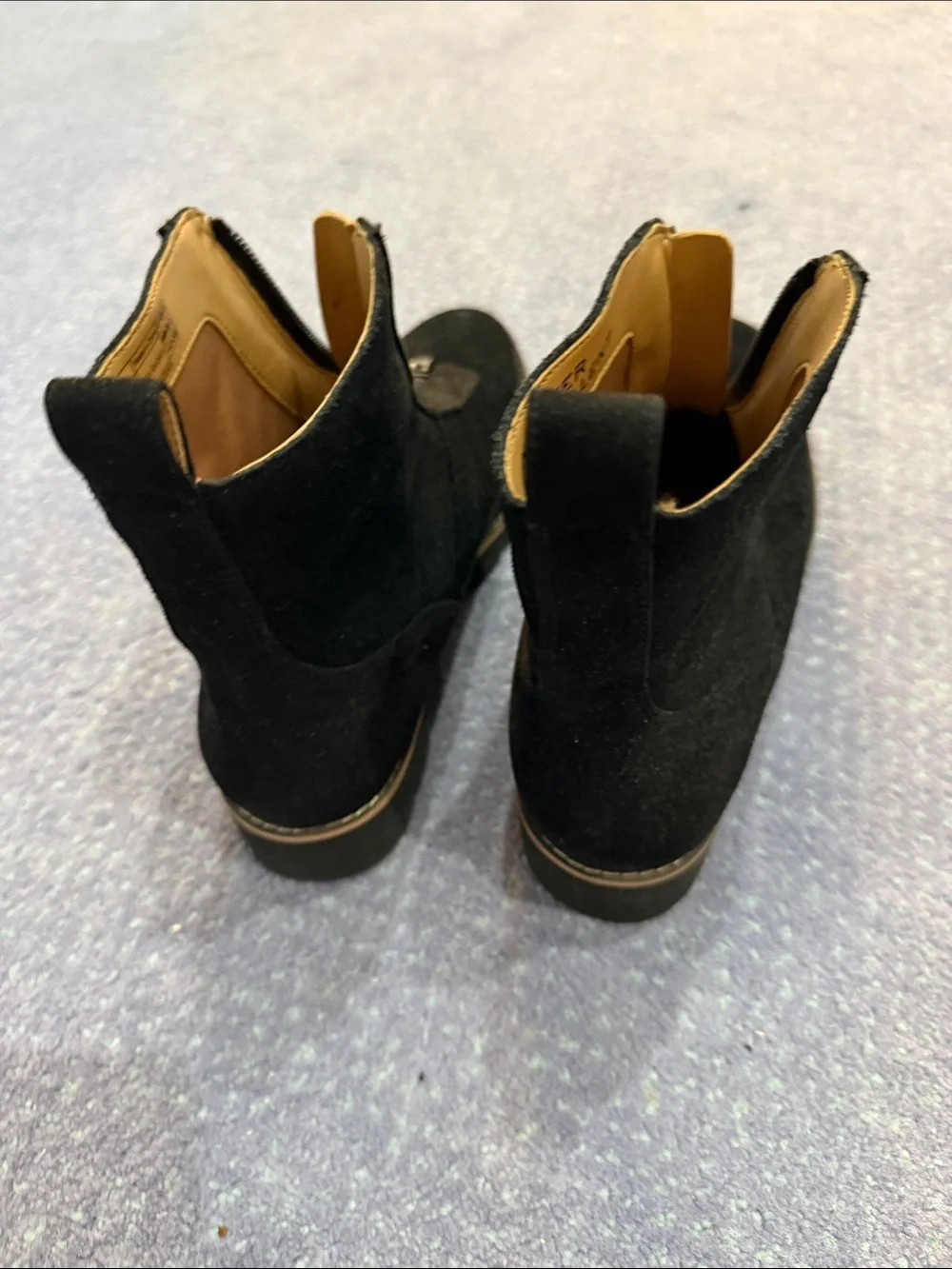 Vionic Women’s Estilo Black Suede Zip Front Chelsea Boots- Worn once!!!